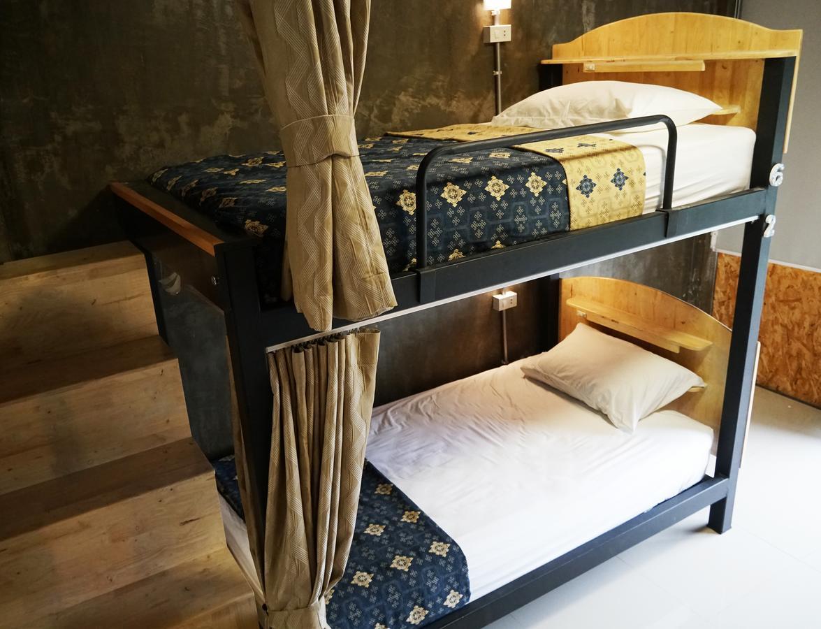 Club76 Bunk Bed. (Adults Only) Hotel Чиангмай Екстериор снимка